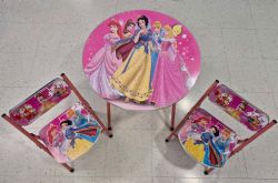 TABLE AVEC 2 CHAISES - PRINCESSES DISNEY